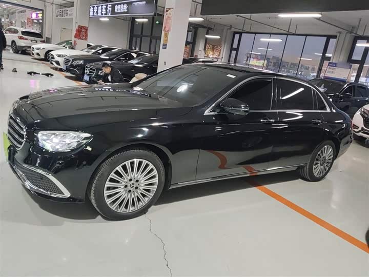 Фото 5 - Mercedes-Benz E-Class