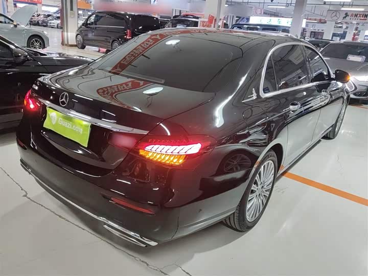 Фото 7 - Mercedes-Benz E-Class