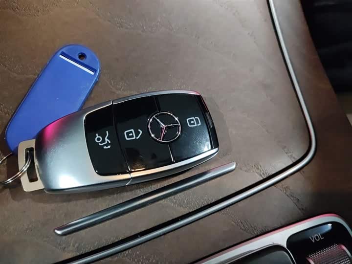 Фото 9 - Mercedes-Benz E-Class