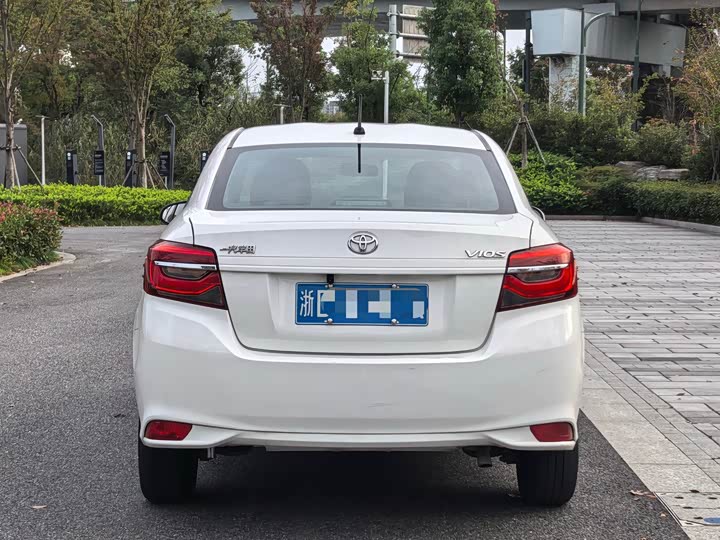 Фото 5 - Toyota Vios