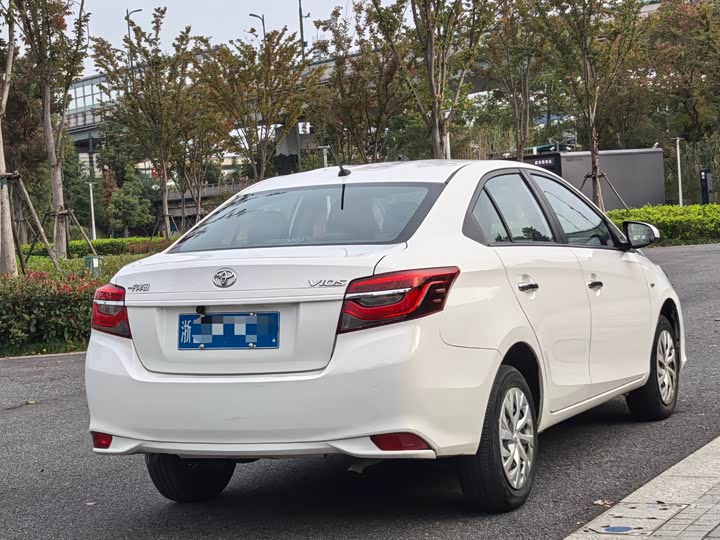 Фото 6 - Toyota Vios