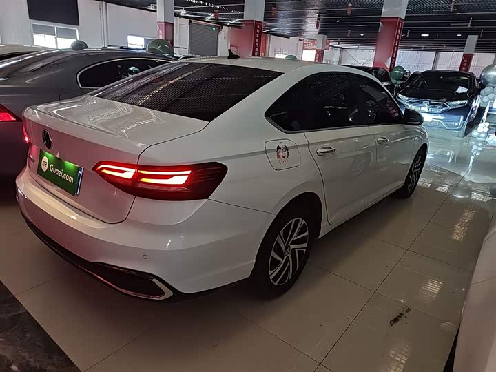 Фото 7 - Volkswagen Lavida