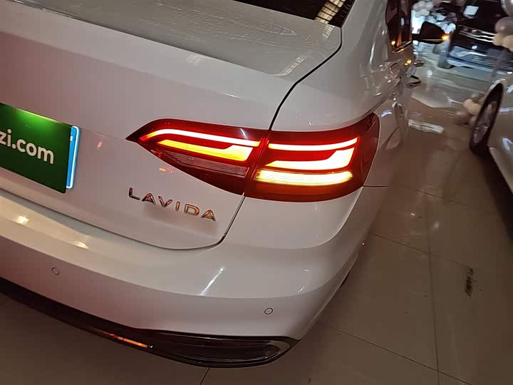 Фото 8 - Volkswagen Lavida