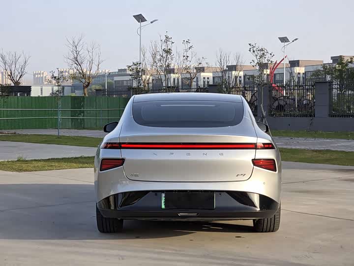 Фото 9 - XPeng P7