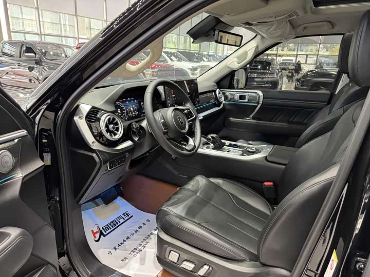 Фото 4 - Tank 400 Hybrid