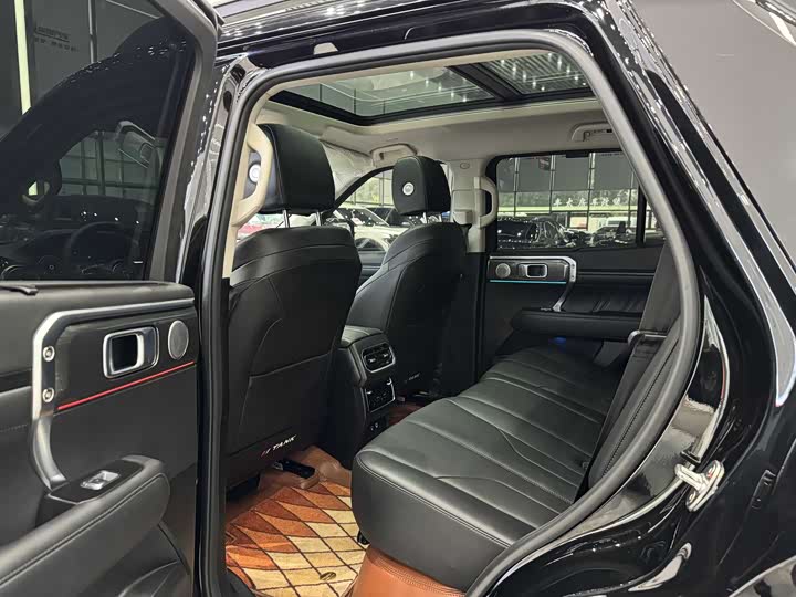 Фото 5 - Tank 400 Hybrid