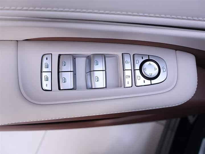 Фото 17 - BYD Xia