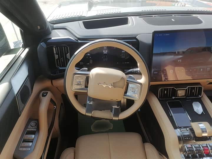 Фото 11 - BYD FangChengBao Leopard 8