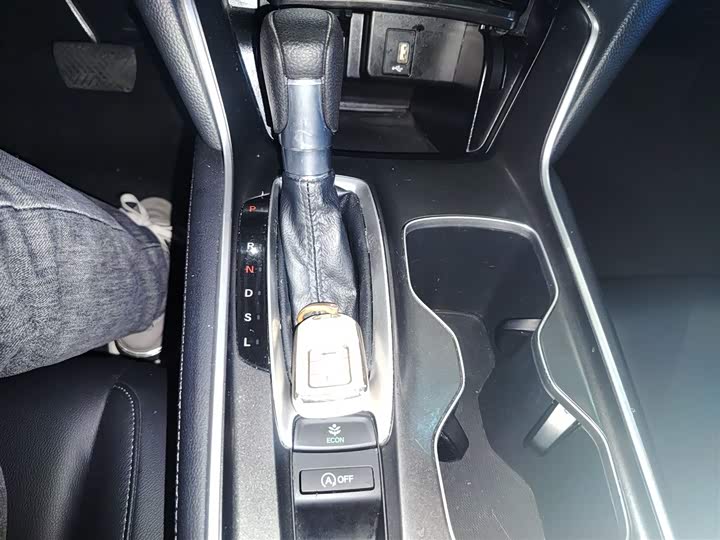 Фото 14 - Honda Accord