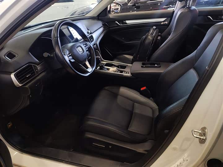 Фото 15 - Honda Accord