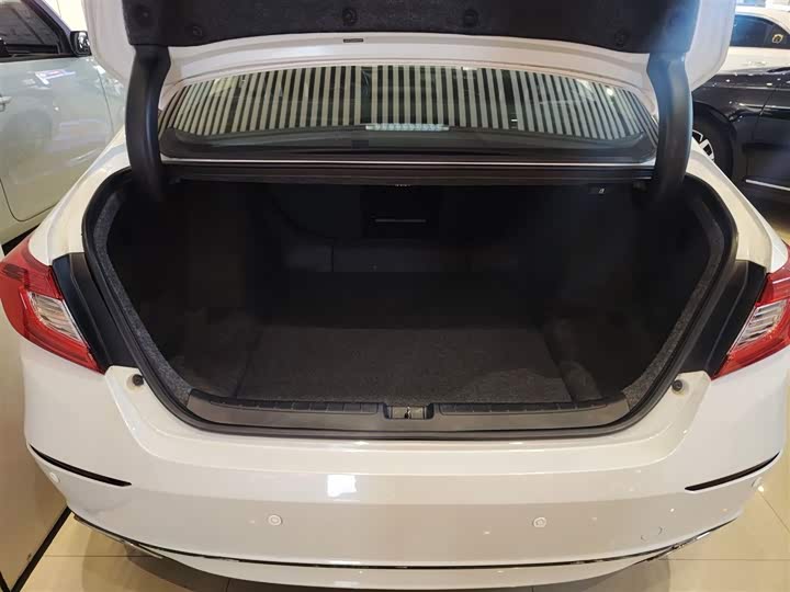 Фото 19 - Honda Accord