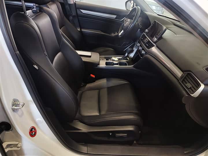 Фото 25 - Honda Accord