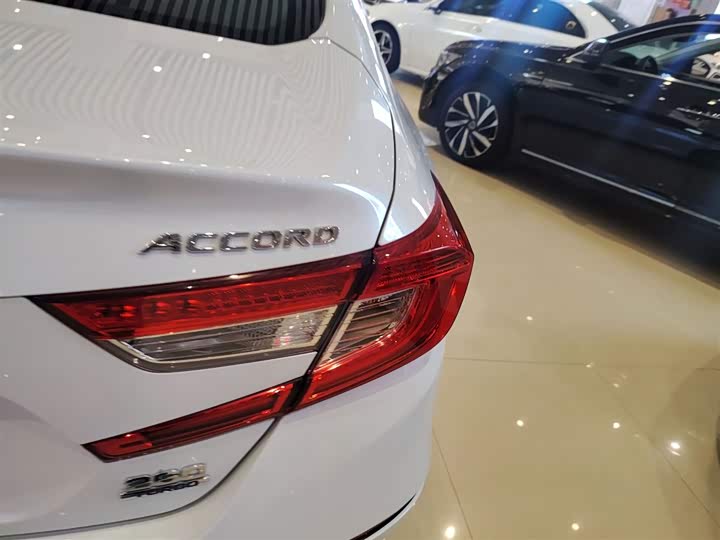 Фото 8 - Honda Accord