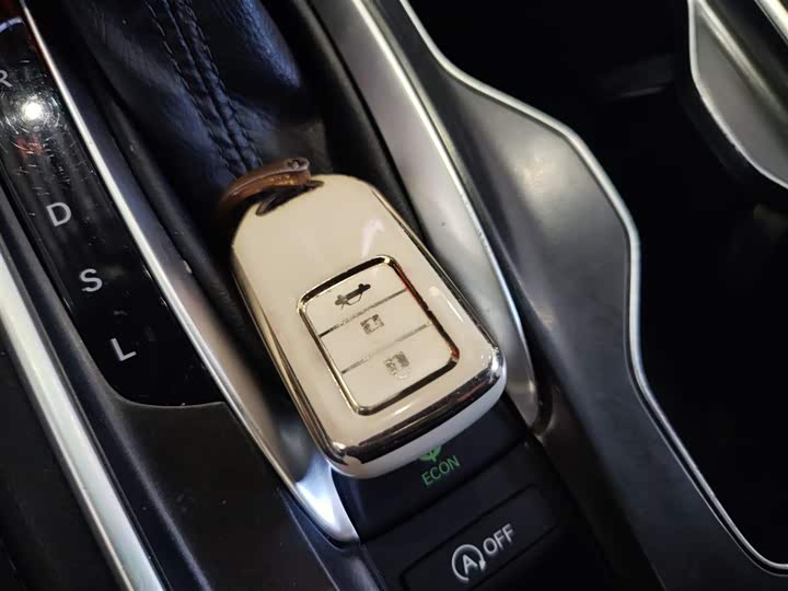 Фото 9 - Honda Accord