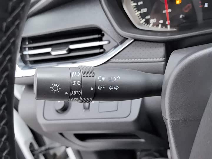 Фото 21 - Maxus G50