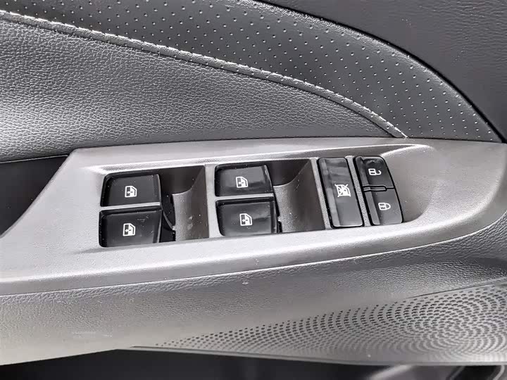 Фото 9 - Maxus G50