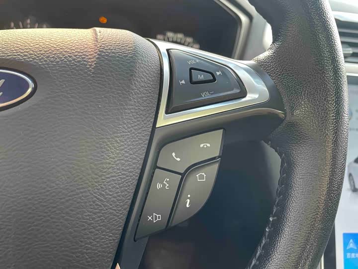 Фото 10 - Ford Mondeo