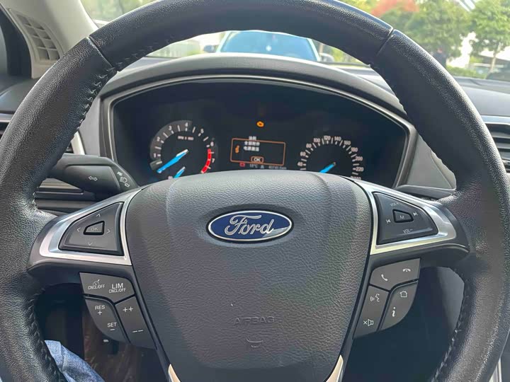 Фото 11 - Ford Mondeo