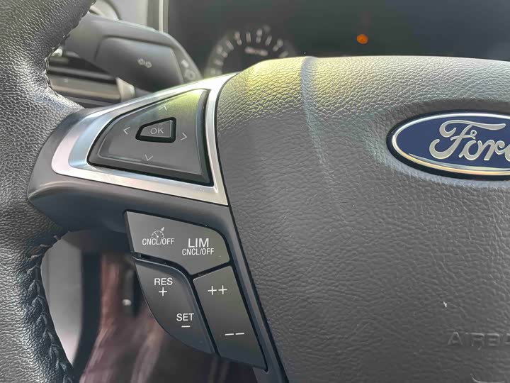 Фото 14 - Ford Mondeo