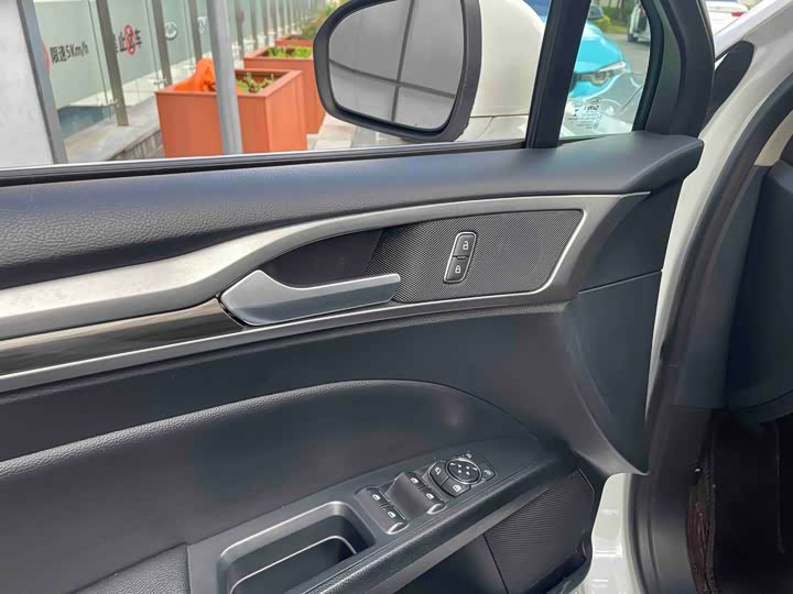 Фото 24 - Ford Mondeo