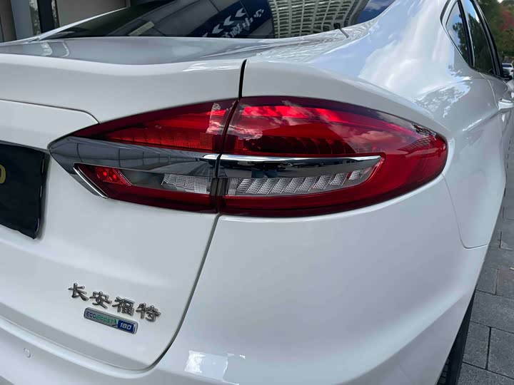 Фото 29 - Ford Mondeo