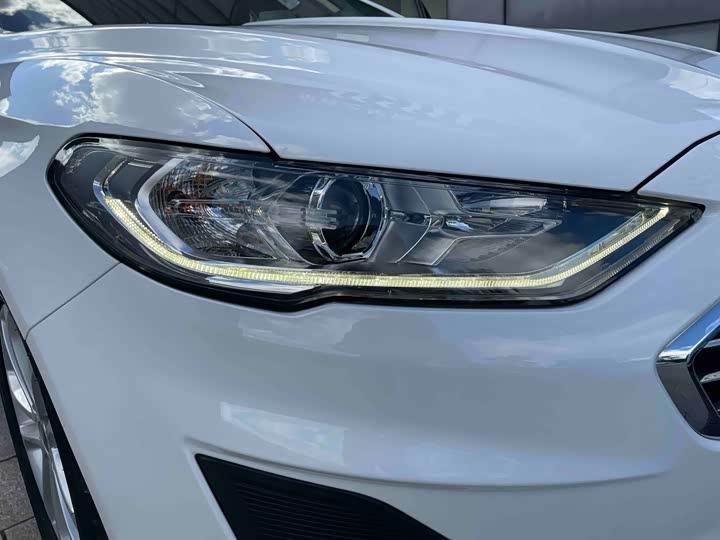 Фото 30 - Ford Mondeo