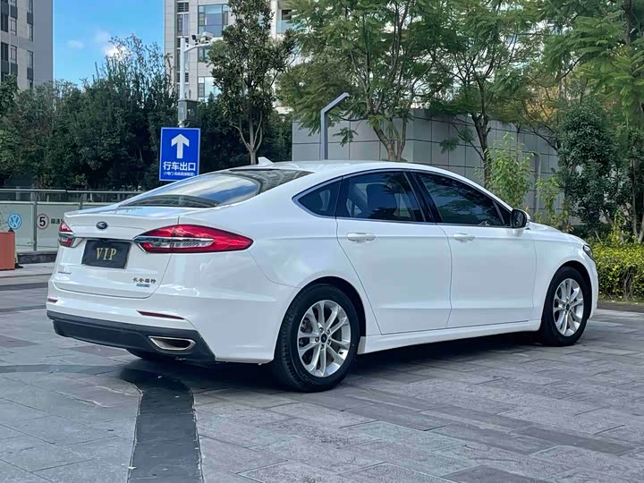 Фото 4 - Ford Mondeo