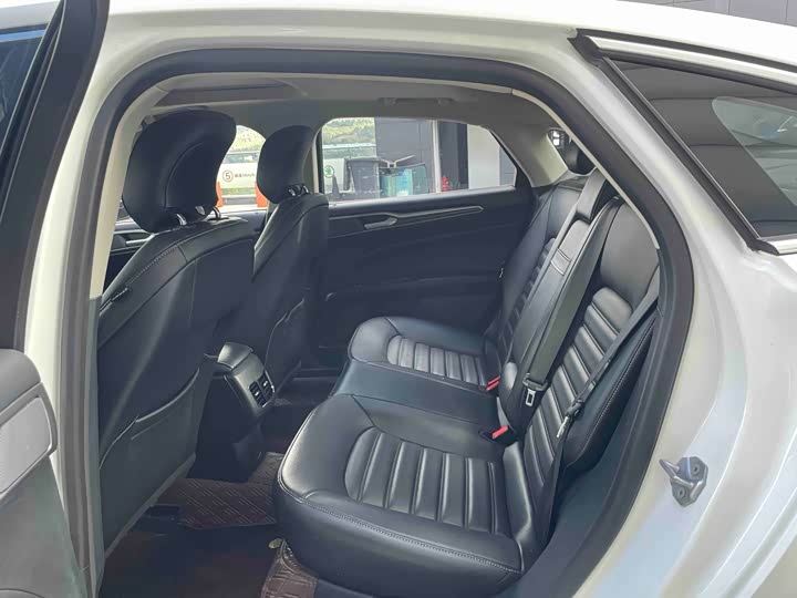 Фото 8 - Ford Mondeo