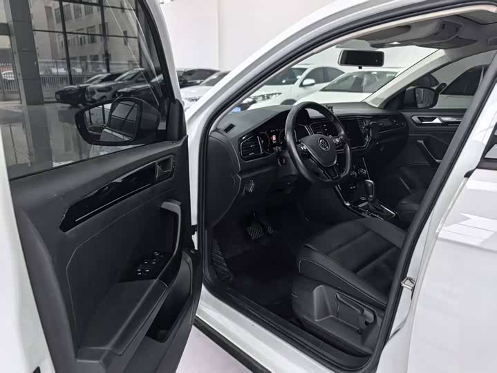 Фото 12 - Volkswagen T-Roc