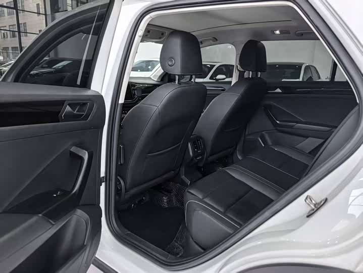 Фото 13 - Volkswagen T-Roc