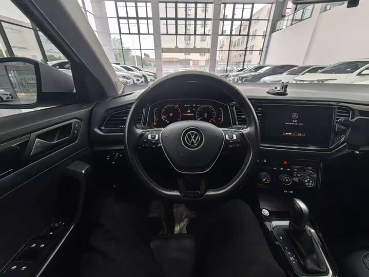 Фото 14 - Volkswagen T-Roc