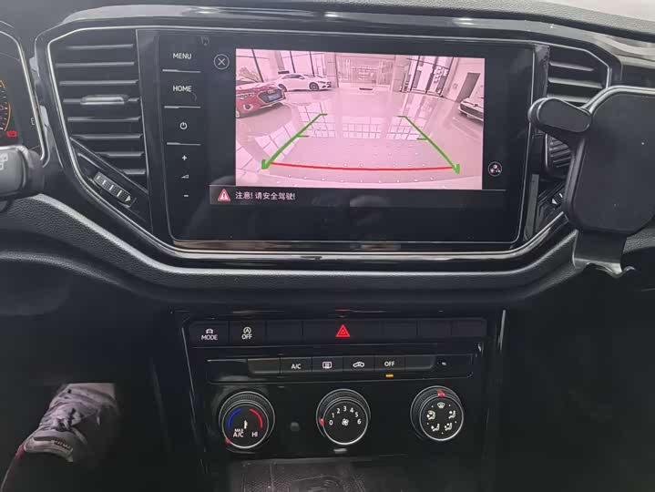 Фото 16 - Volkswagen T-Roc