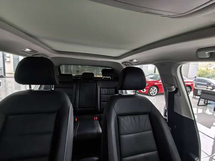 Фото 19 - Volkswagen T-Roc