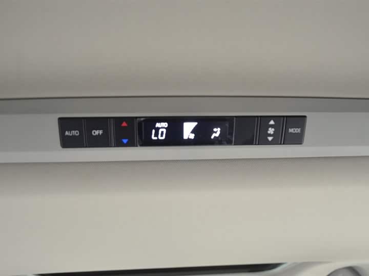 Фото 12 - Toyota Granvia