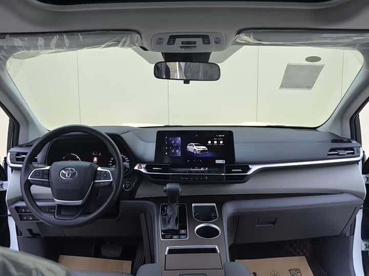 Фото 13 - Toyota Granvia