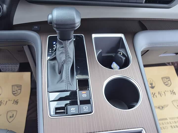 Фото 9 - Toyota Granvia