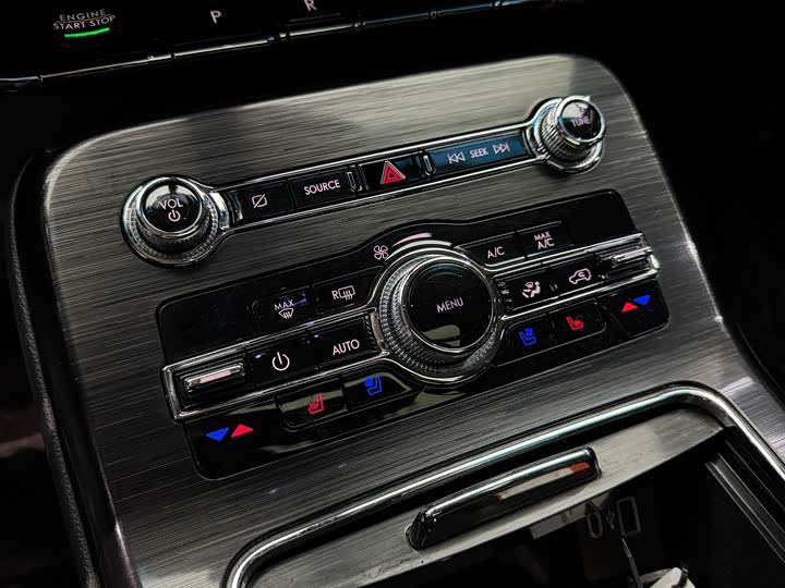 Фото 13 - Lincoln Nautilus