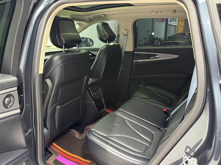 Фото 17 - Lincoln Nautilus