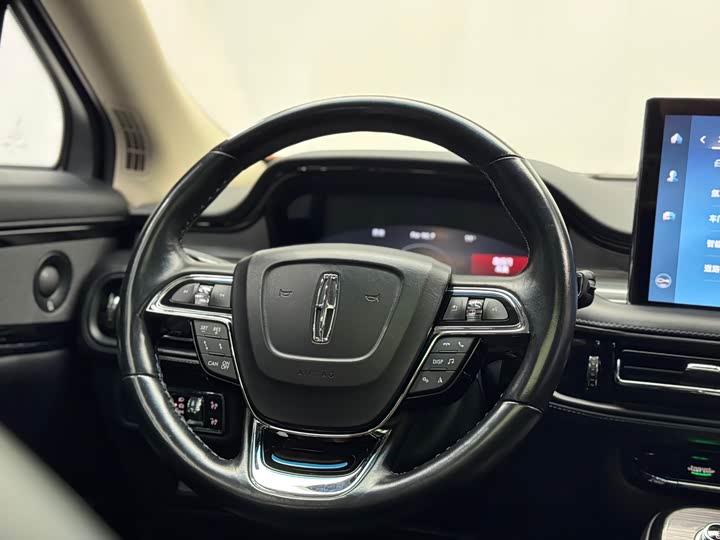 Фото 18 - Lincoln Nautilus