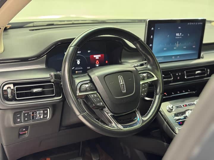 Фото 6 - Lincoln Nautilus