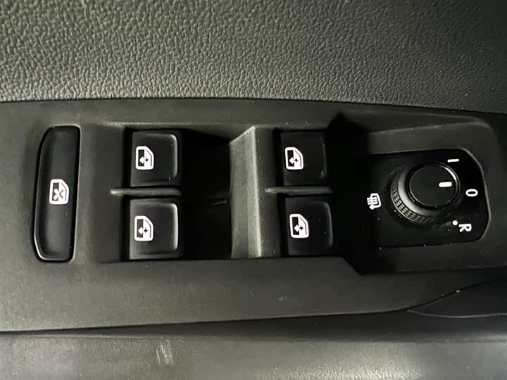 Фото 10 - Volkswagen T-Cross