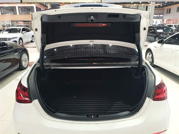 Фото 19 - Mercedes-Benz C-Class