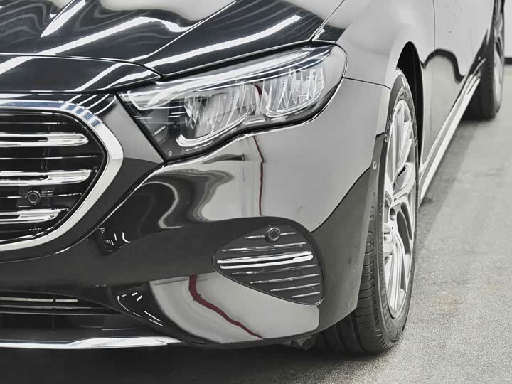 Фото 10 - Mercedes-Benz E-Class