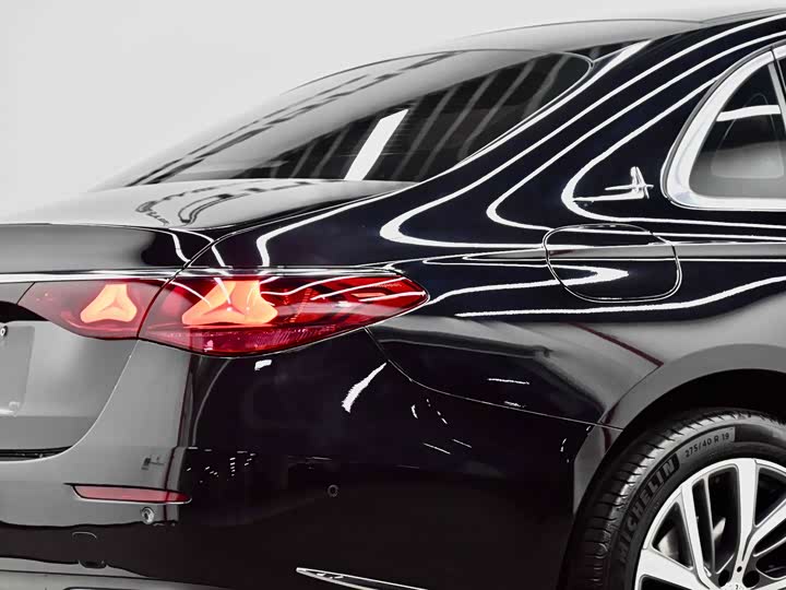 Фото 12 - Mercedes-Benz E-Class