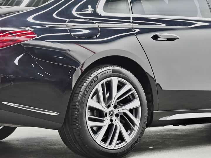 Фото 14 - Mercedes-Benz E-Class