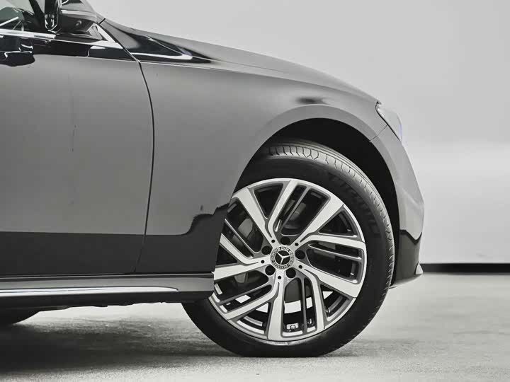 Фото 15 - Mercedes-Benz E-Class