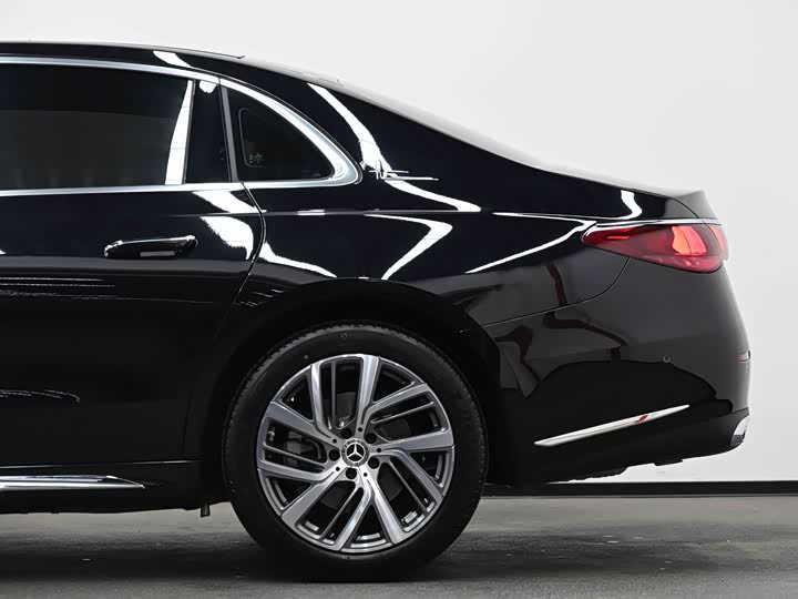 Фото 20 - Mercedes-Benz E-Class