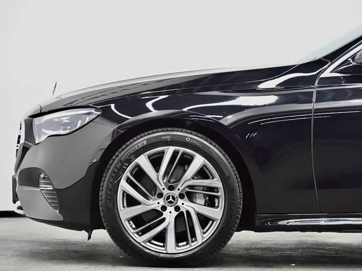 Фото 22 - Mercedes-Benz E-Class