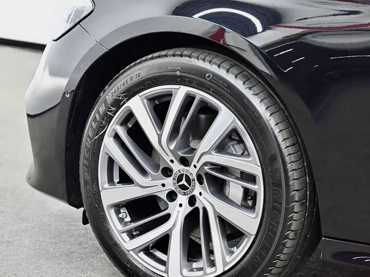 Фото 23 - Mercedes-Benz E-Class