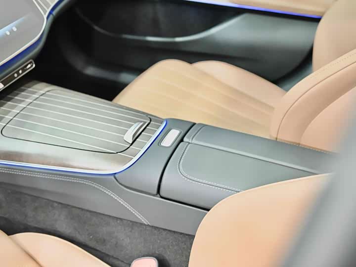 Фото 25 - Mercedes-Benz E-Class